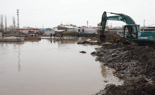 Kars ta karlar eriyince evleri su bastı Önce Vatan Gazetesi