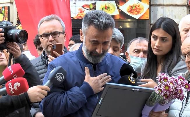 İstiklal Caddesi nde en acı an Eşi ve kızını kaybettiği noktaya geldi