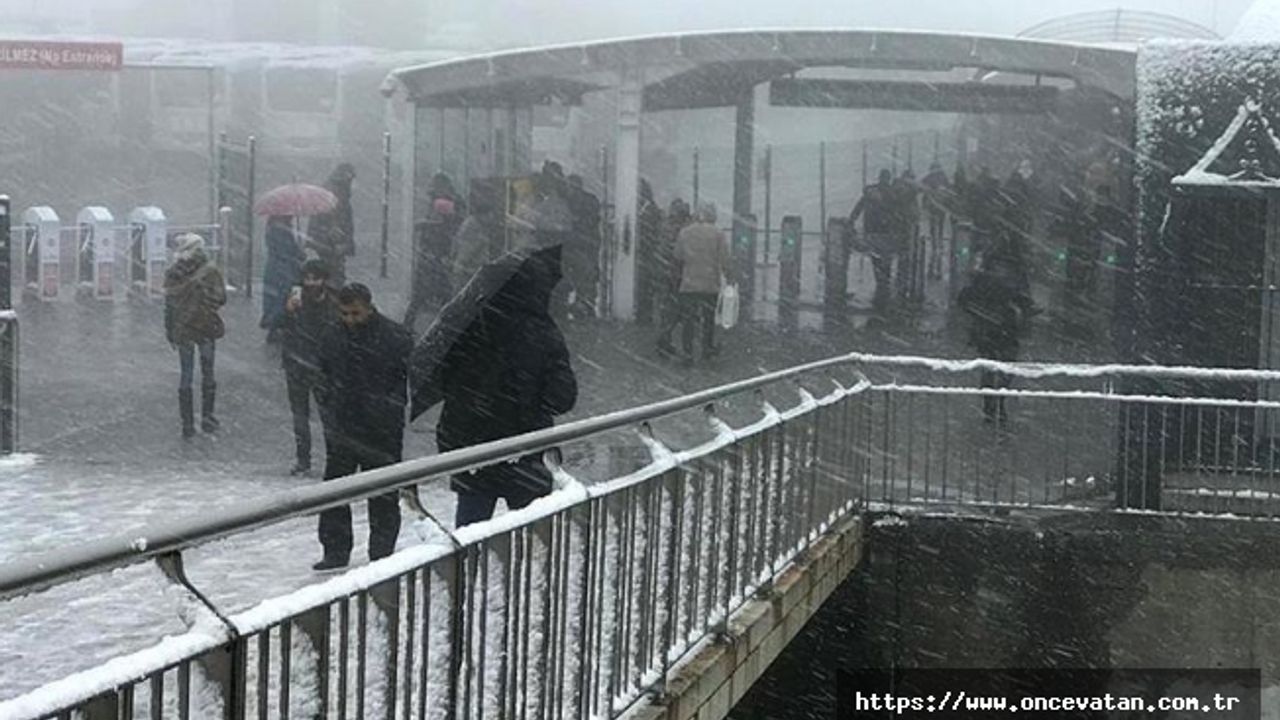 İstanbul'da kar yağışı etkili oluyor