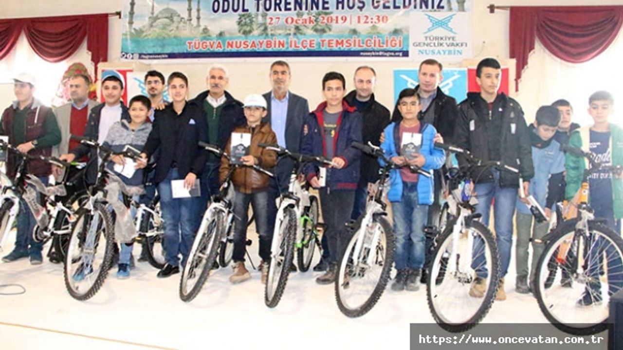 Sabah namazına giden çocuklara bisiklet hediye edildi
