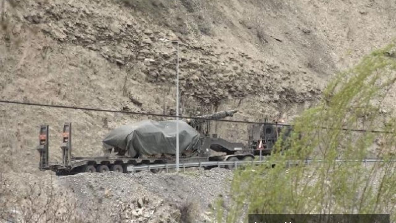 Irak sınırına fırtına obüsü ve tank sevkiyatı