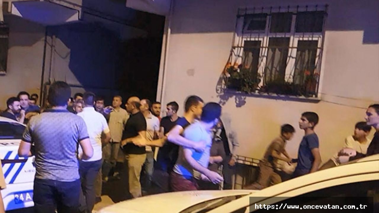 Esenyurt'ta yol verme tartışmasında iki grup birbirine girdi