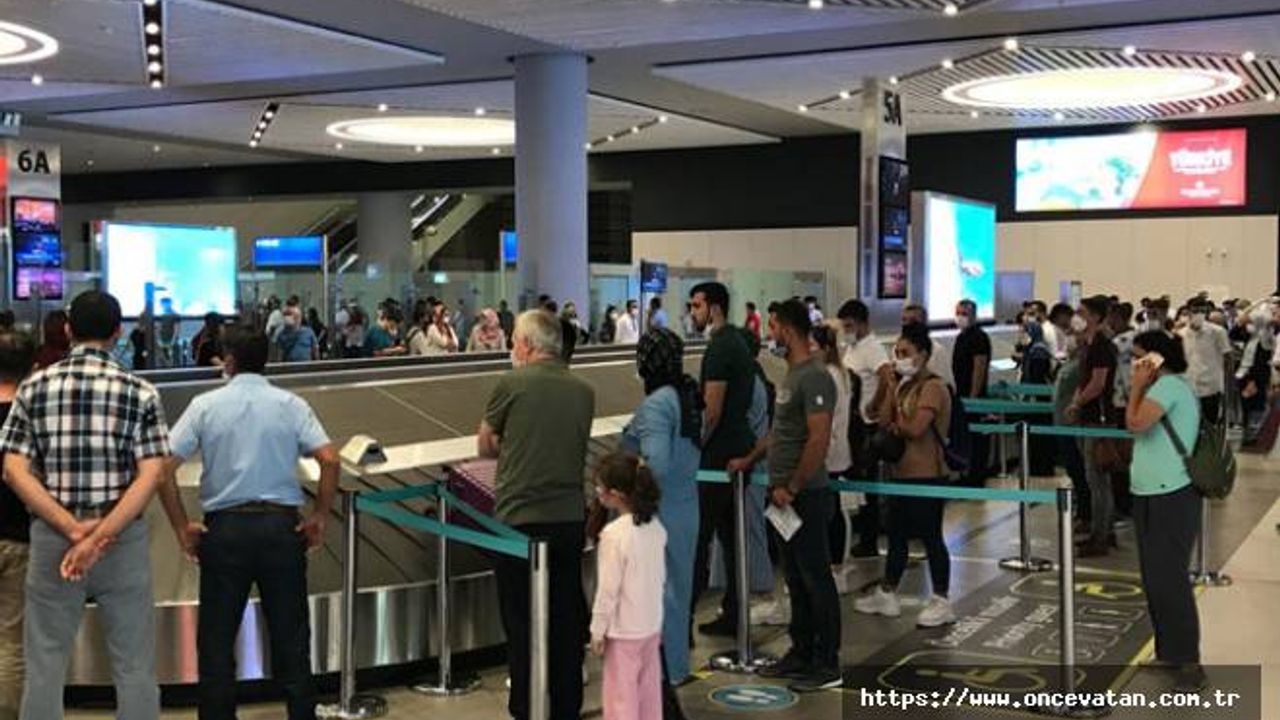 İstanbul Havalimanı'nda bayram tatili dönüş hareketliliği