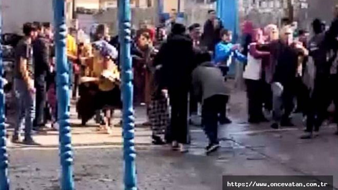 Diyarbakır'da kısıtlamada taşlı, sopalı, bıçaklı kavga: 20 yaralı