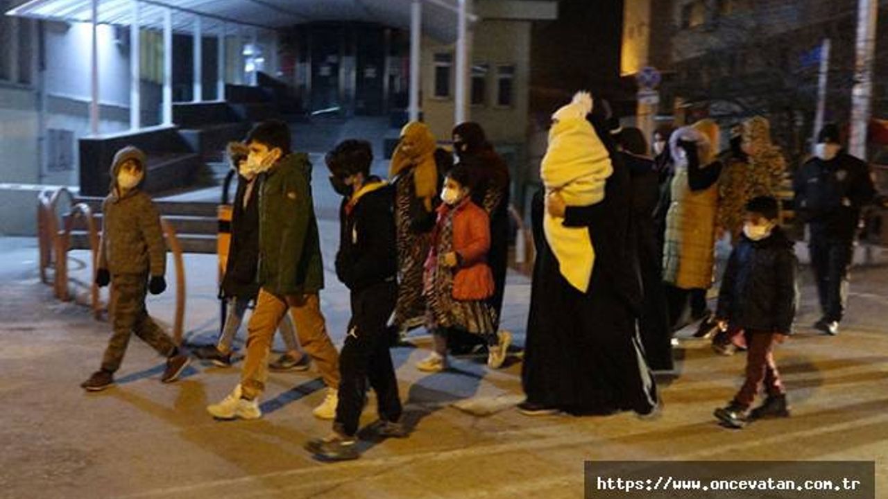 Kısıtlamayı ihlal eden yabancı uyruklu kadınlar, polise yakalandı