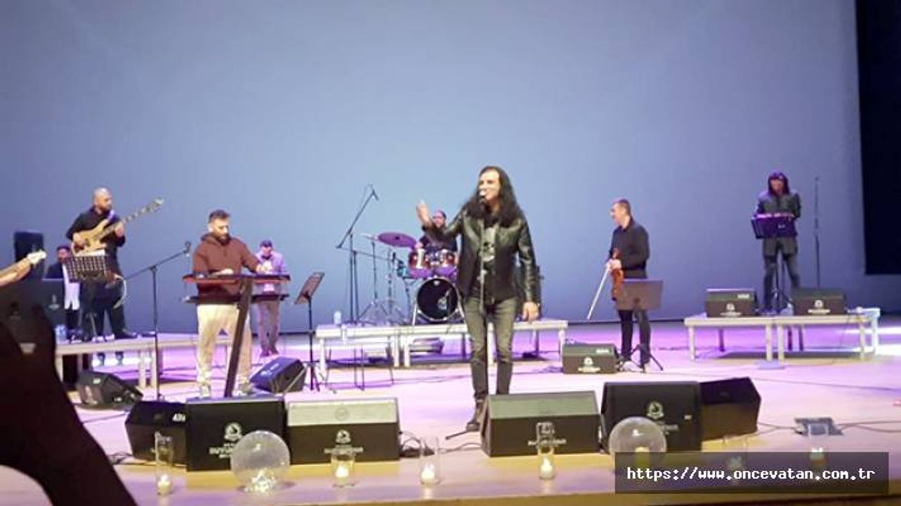 Murat Kekilli Denizli'de SMA hastaları için sahne aldı
