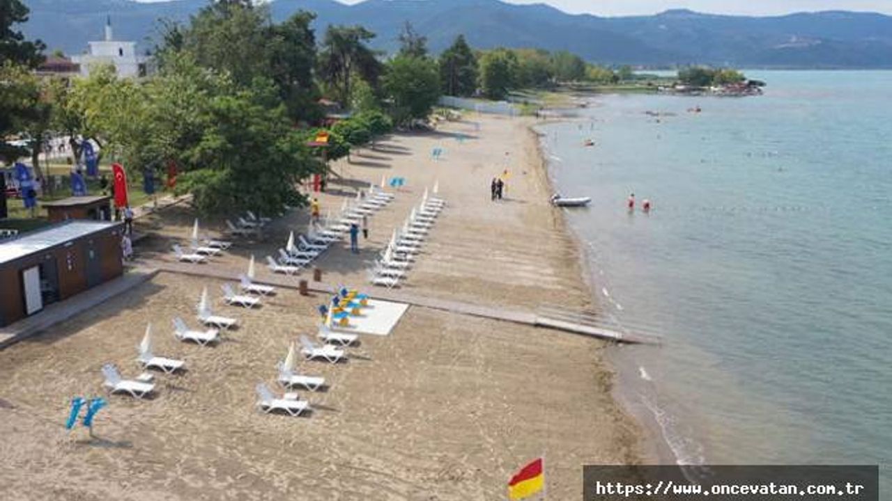 Bursa'da 24 halk plajında olmayan mavi bayrak İznik Gölü'ne verildi