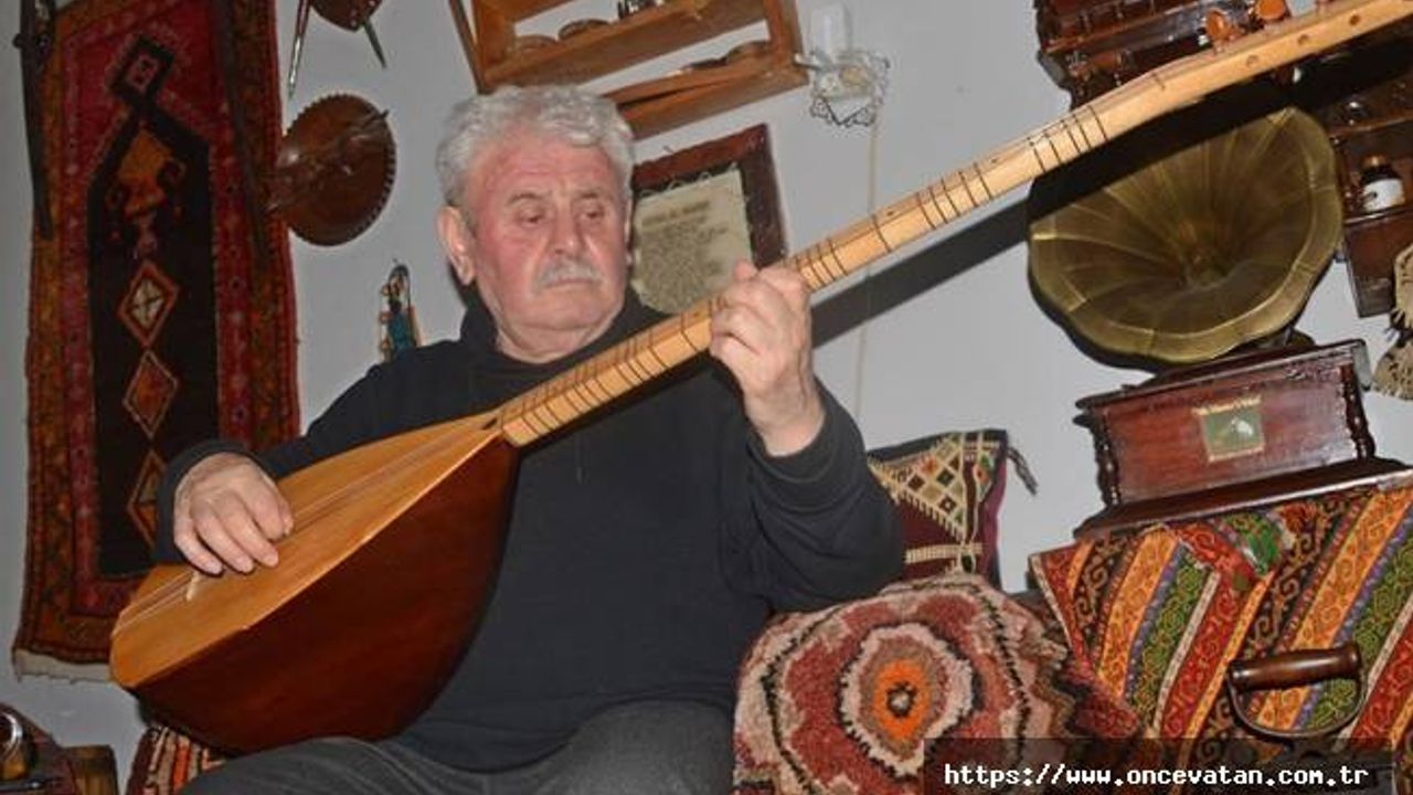 Ağrı'da onlarca öğrenci yetiştiren usta yarım asırdır bağlama çalıyor