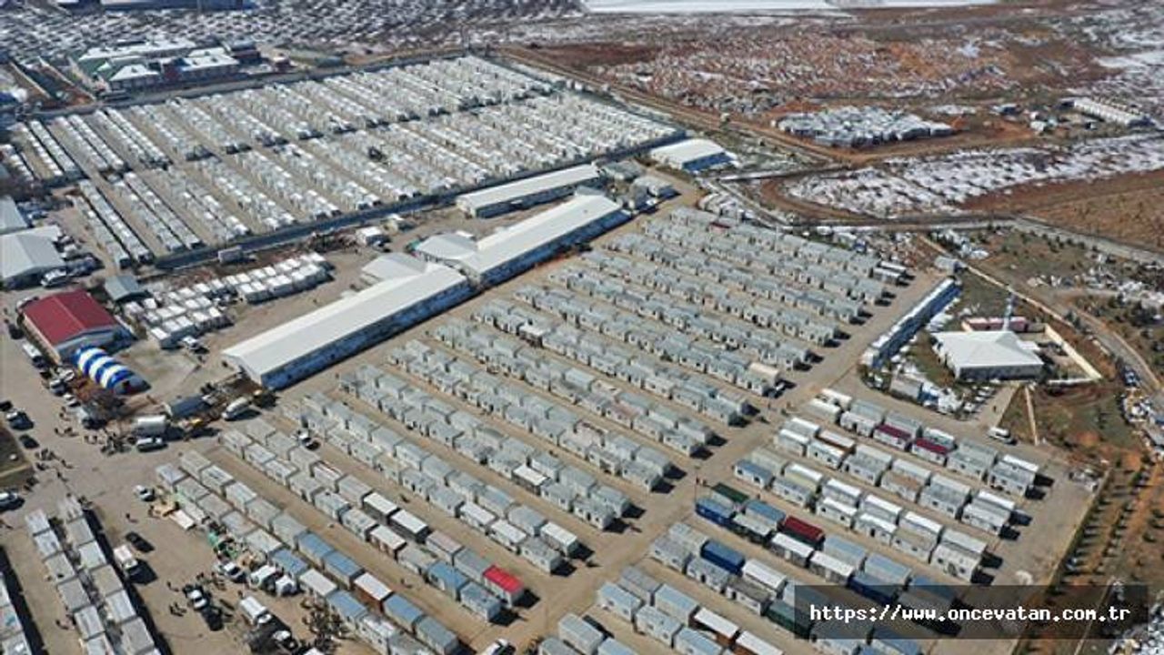 Deprem bölgelerinde 332 çadır kent ile 209 konteyner kent kuruldu