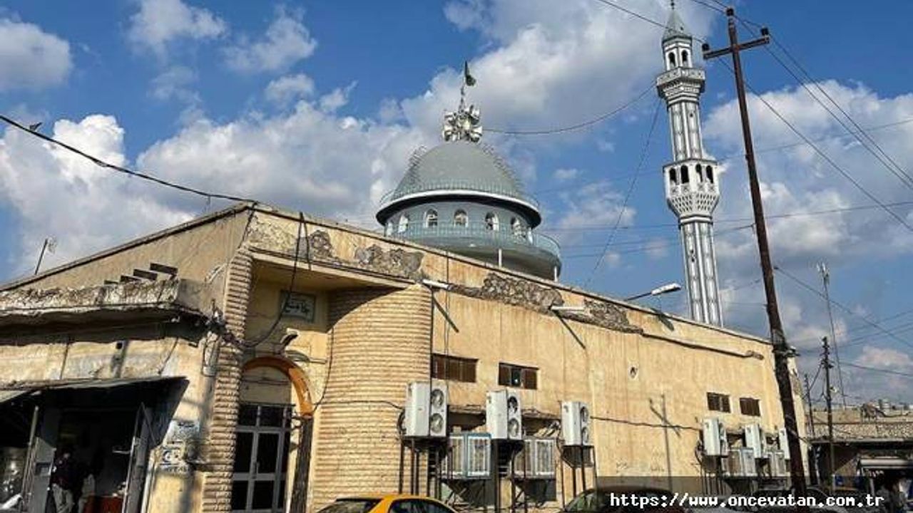 Kerkük camilerinde Türkiye'deki depremzedeler için dua edildi