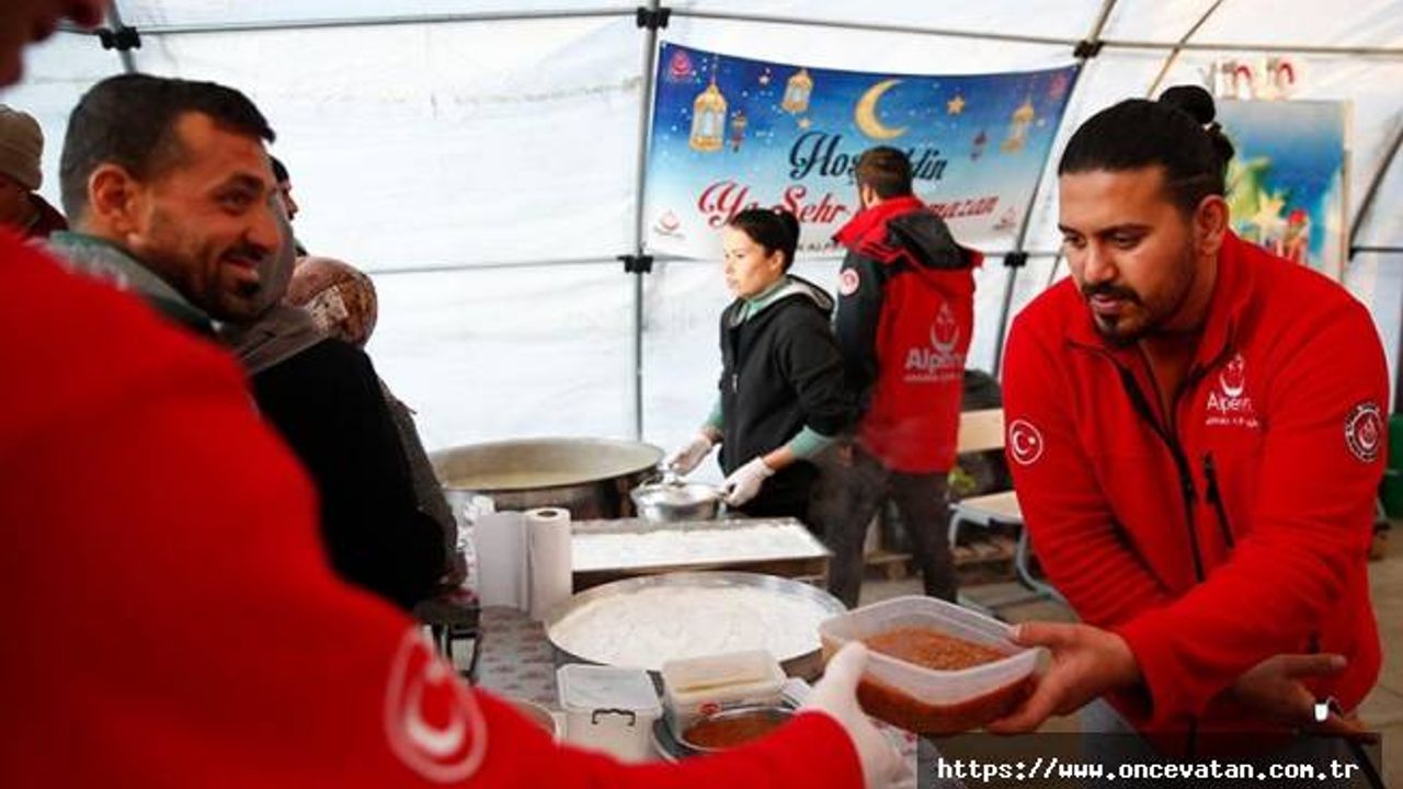 Alperenlerin bağışlarıyla Belen'de depremzedelere iftar ve sahur veriliyor