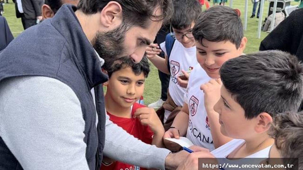 Altıntop: Genç futbolcu kardeşlerimizi futbolun merkezine koymamız gerekir