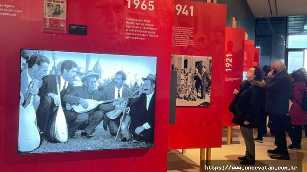Aşık Veysel'in aile fotoğrafları ve hayatı AKM'de sergileniyor