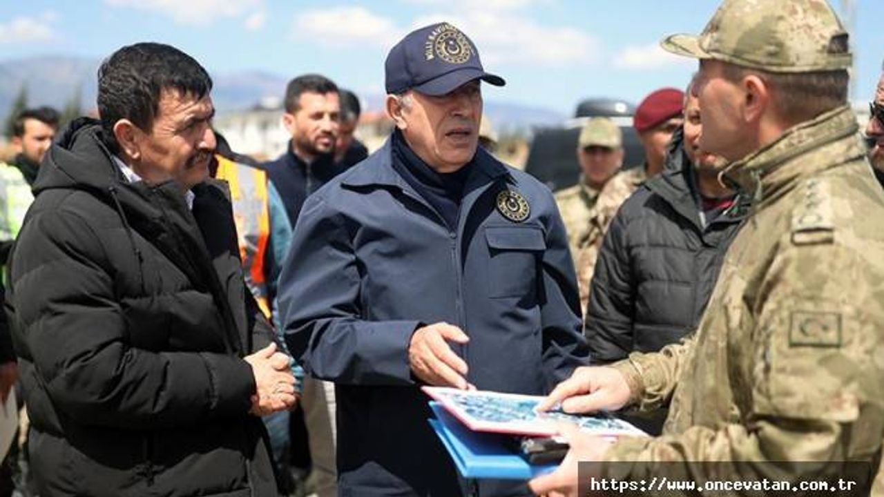 Bakan Akar, NATO'nun kuracağı ikinci 4 bin kişilik çadır kentte incelemelerde bulundu