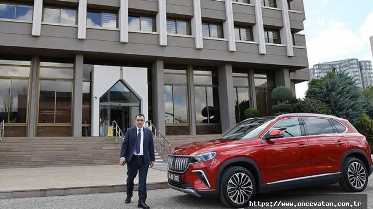 Bakan Dönmez, Togg ile ilk yerli otomobil Devrim'in üretildiği Eskişehir'e gitti
