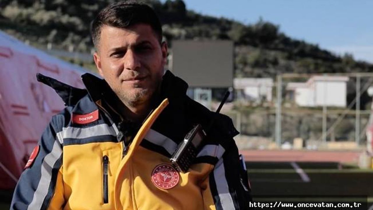 Bakan Koca, deprem bölgesinde görev yapan Dr. Mehmet Tuncay Çimen'in videosunu paylaştı