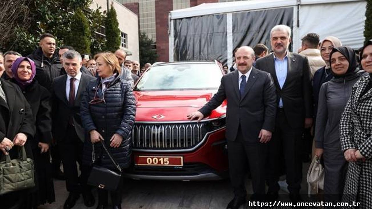 Bakan Varank Sultanbeyli'deki programlarına Togg T10X ile geldi