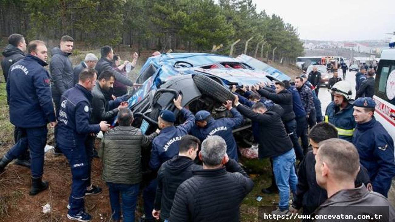Eskişehir'de zincirleme trafik kazasında 12'si asker 14 kişi yaralandı