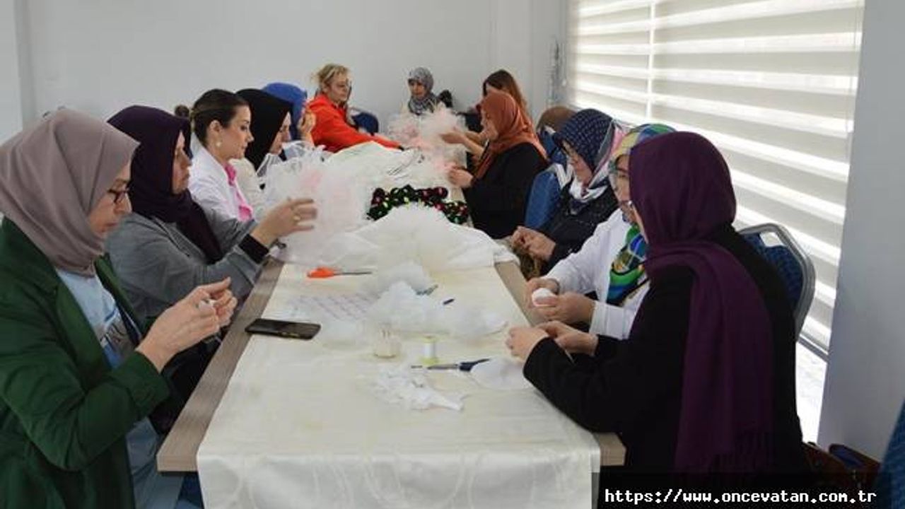 Sakarya'da kursiyerler depremzede çocuklara bayram hediyesi hazırladı