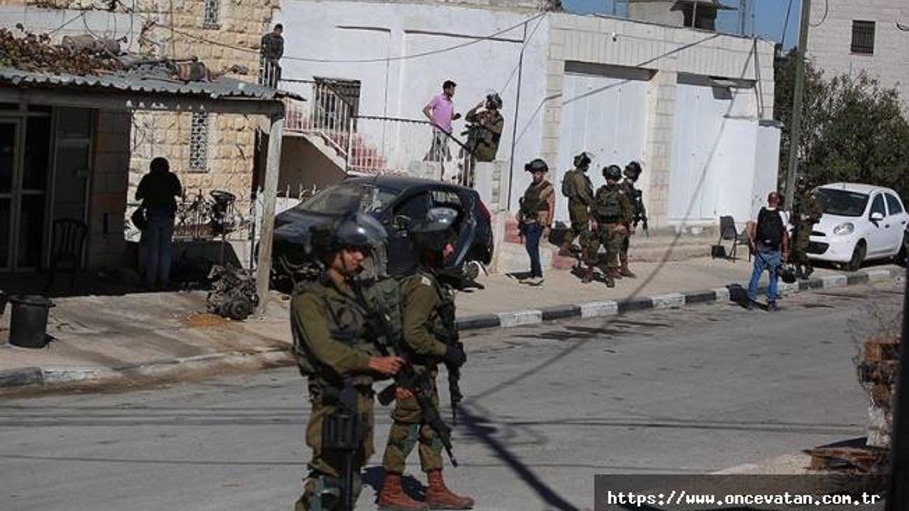 Yahudi yerleşimciler Ramallah ve Bire kasabalarının girişlerini kapattı