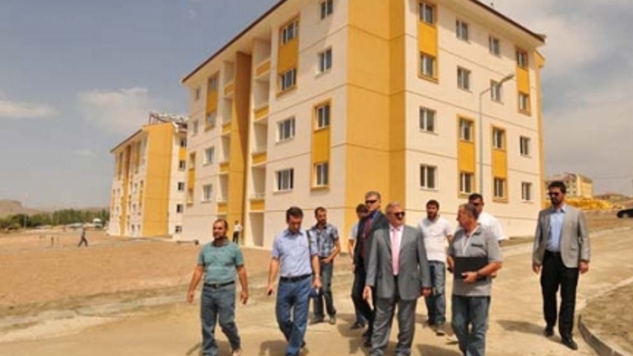 VAN VE ERCİŞ’TEKİ DEPREM KONUTLARININ İLK KURA ÇEKİMİ BUGÜN BAŞLIYOR