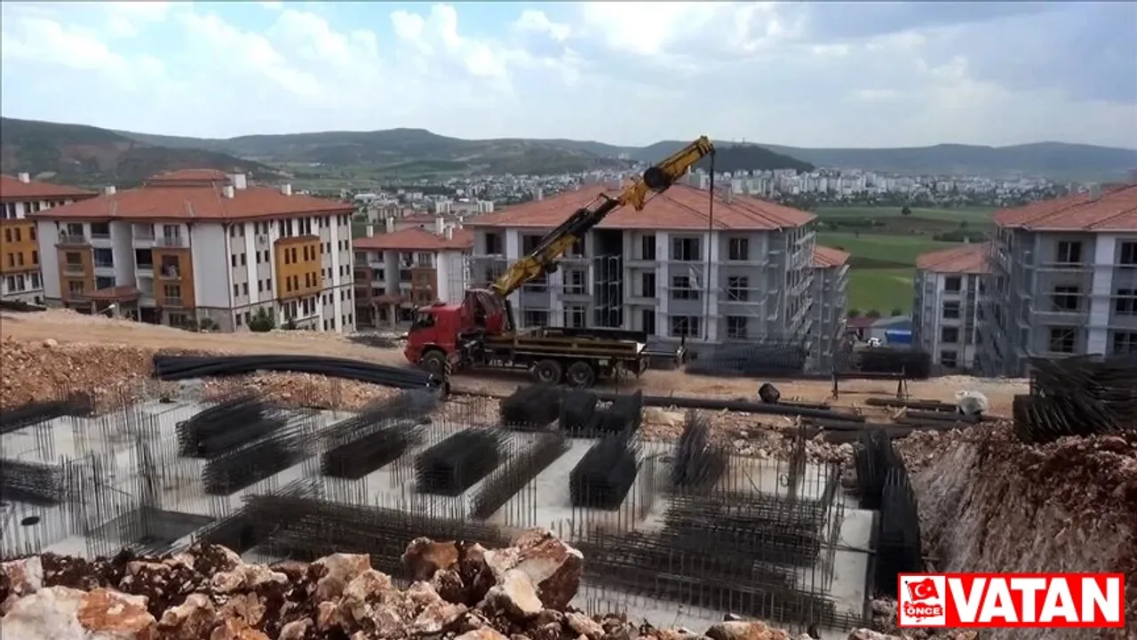 Pazarcık'ta deprem konutlarının inşası sürüyor