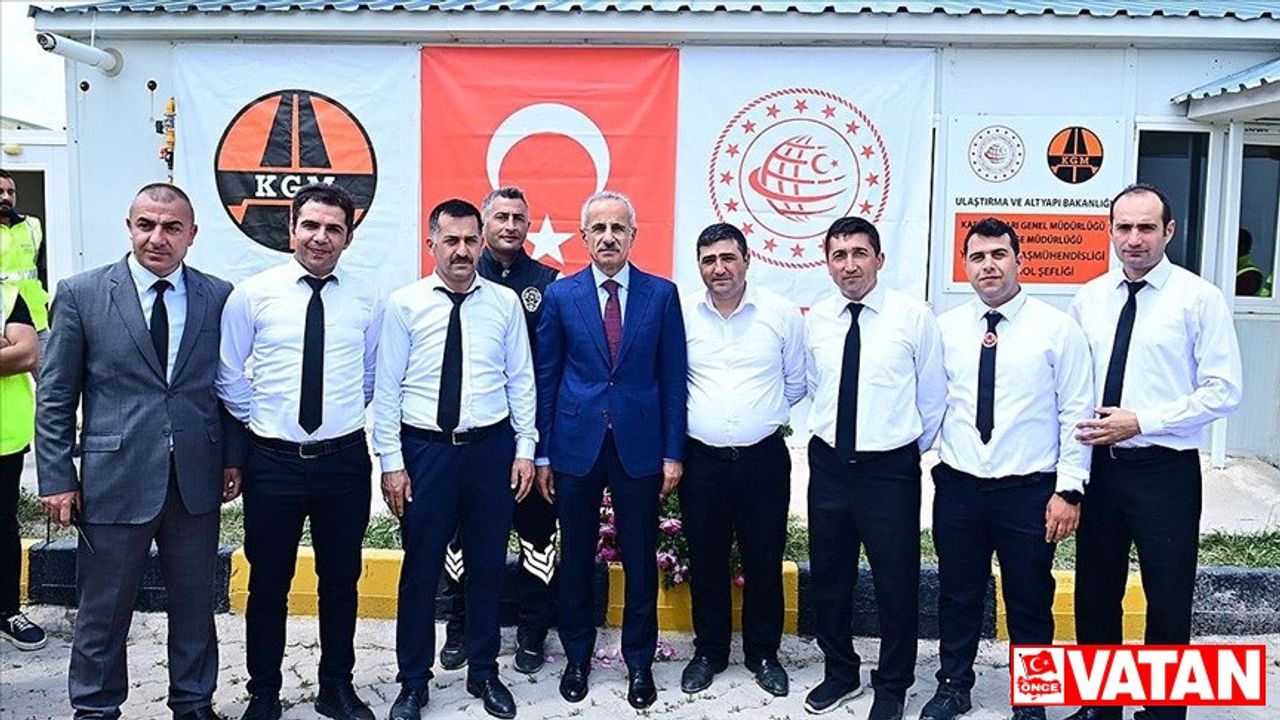 Ulaştırma ve Altyapı Bakanı Uraloğlu, Kop Tüneli şantiyesinde incelemelerde bulundu