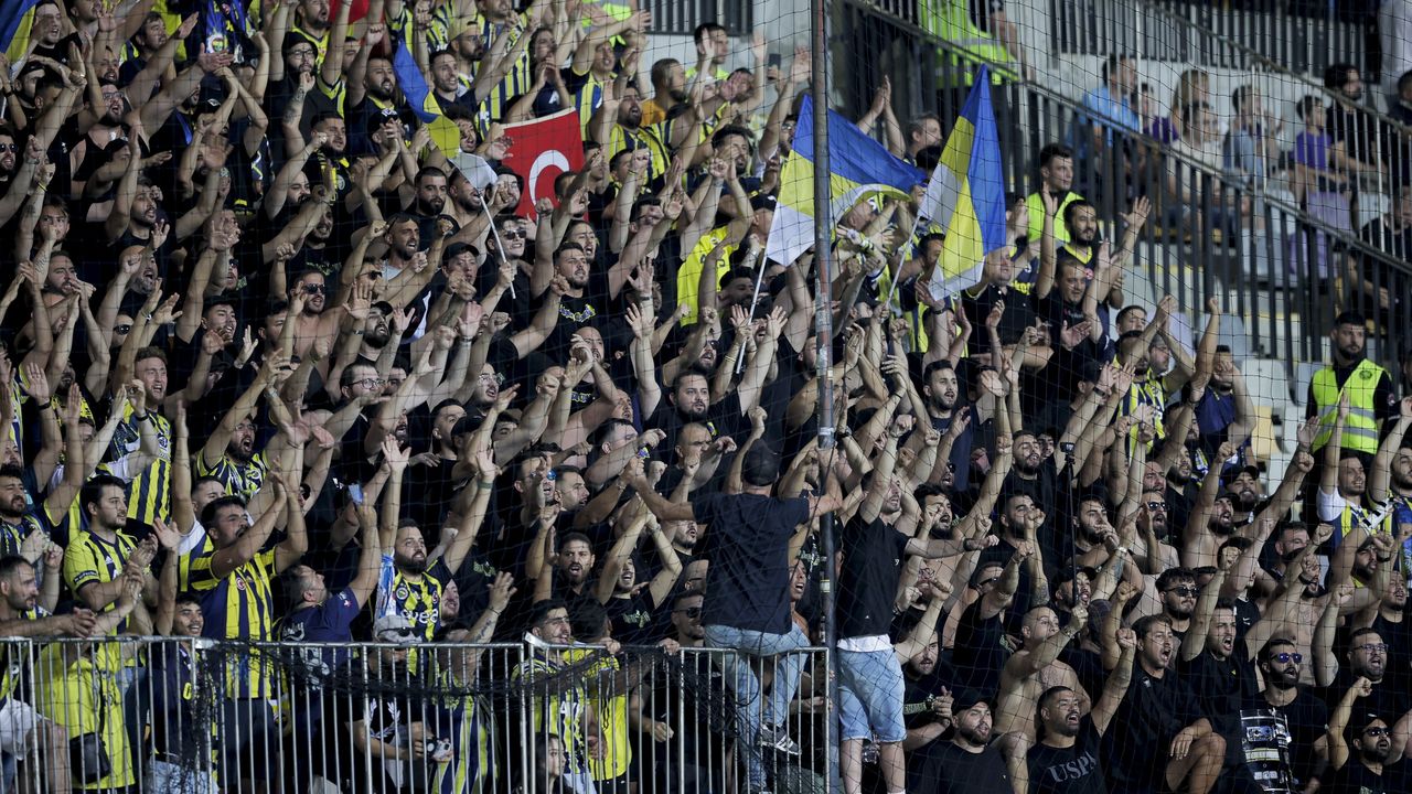 Fenerbahçe, Maribor'u 3-0 yenerek play-off turuna yükseldi