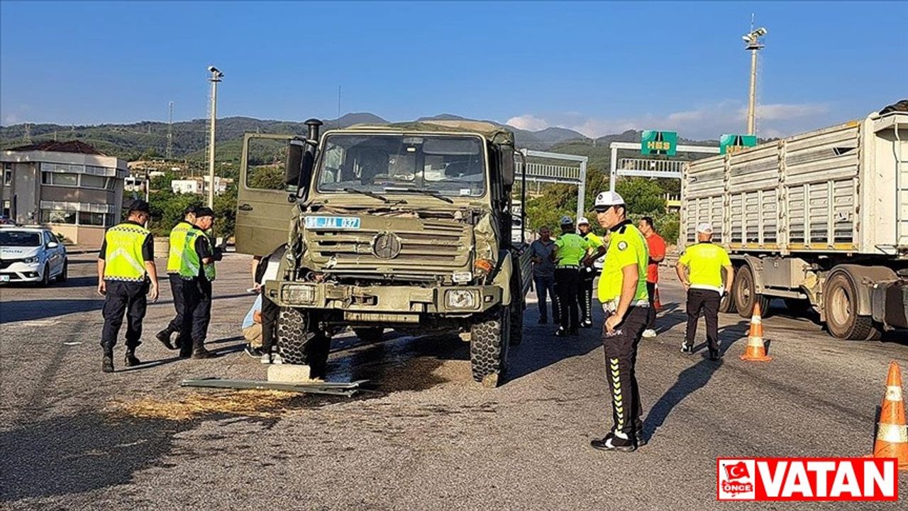 Hatay'da askeri aracın tıra çarpması sonucu 10 asker yaralandı