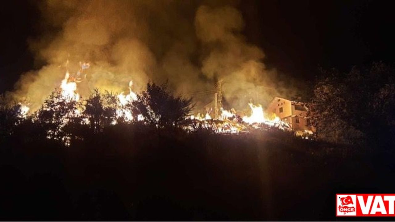 Pınarbaşı'nda çıkan yangın sonunda kontrol altına alındı: 7 ev hasar gördü, can kaybı yaşanmadı