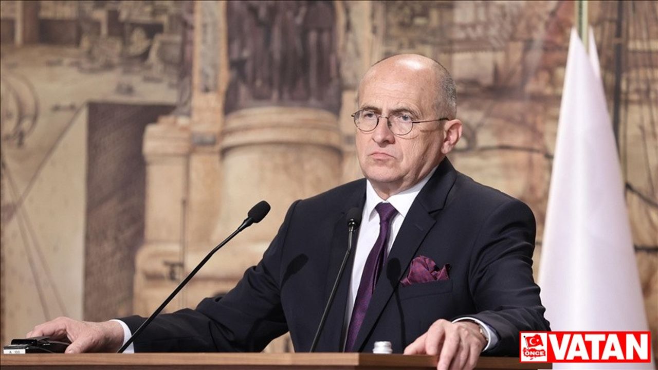 Polonya Dışişleri Bakanı Rau, Almanya'yı ülkesinin iç işlerine karışmaya çalışmakla suçladı