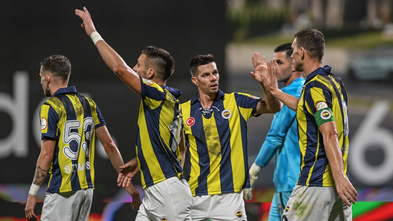Fenerbahçe kayıp yaşamadan zirvedeki yerini korudu