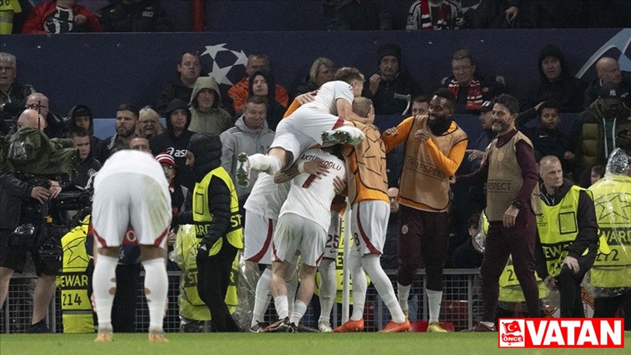 Pes etmeyen Galatasaray, Manchester United'ı deplasmanda devirdi