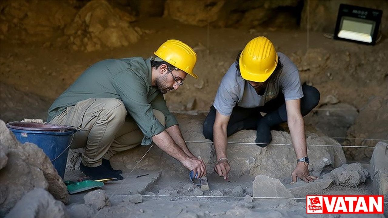 Kahramanmaraş'ta mağara kazısında 12 bin yıllık olduğu düşünülen mezar bulundu