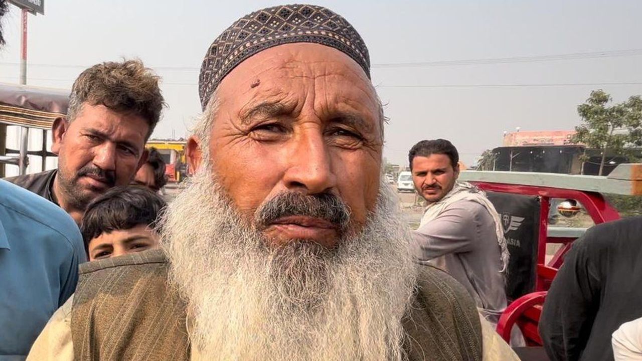Pakistan'ı terk etmek zorunda kalan Afgan mülteciler hiçbir şeyleri olmadığını söylüyor