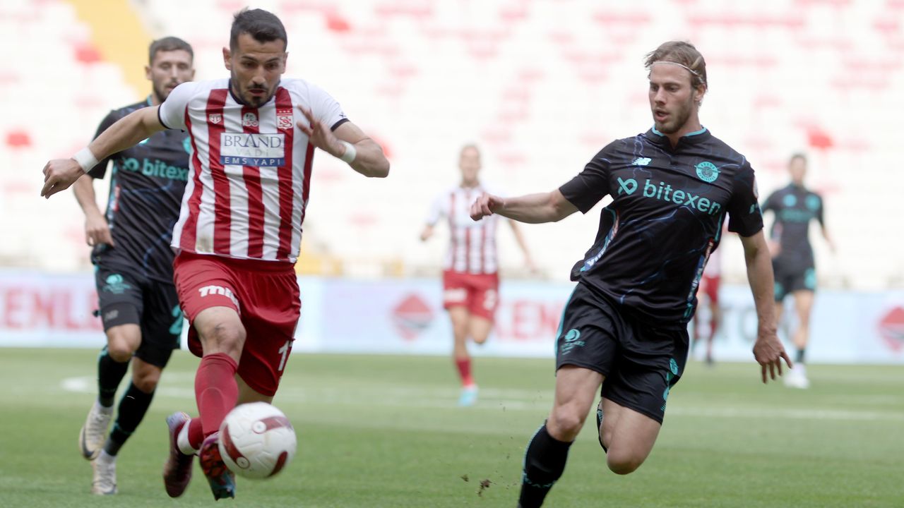 İlk Yarı Sonucu: Sivasspor 1 - Yukatel Adana Demirspor 0 - Önce Vatan ...