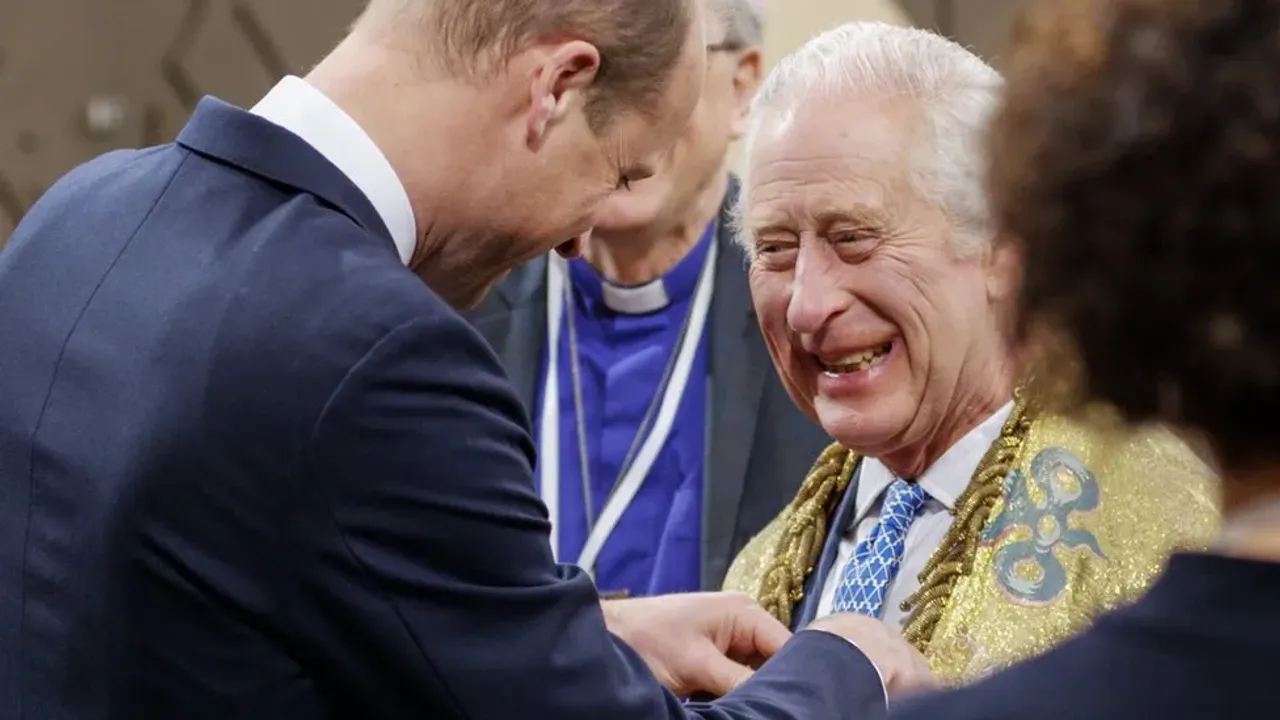 Kral Charles, Coronation filminde Prens William'la 'sosis parmakları' hakkında şakalaşıyor