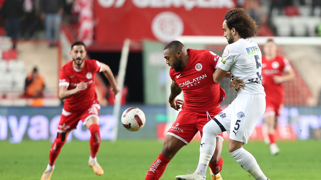 İlk yarı sonucu: Antalyaspor 0 - Kasımpaşa 0