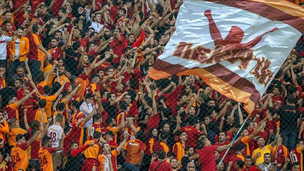 Galatasaray taraftarı derbi için Kadıköy'e gitti