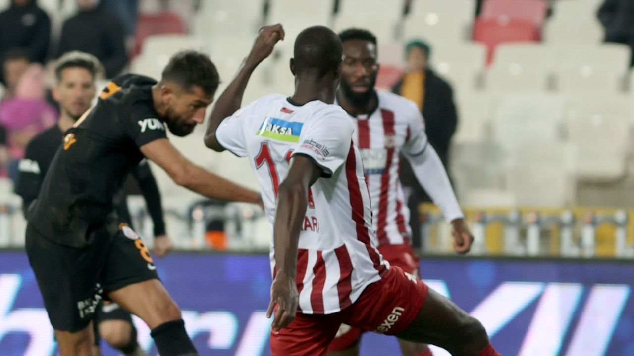 İlk yarı sonucu: Sivasspor 0 - Galatasaray 1
