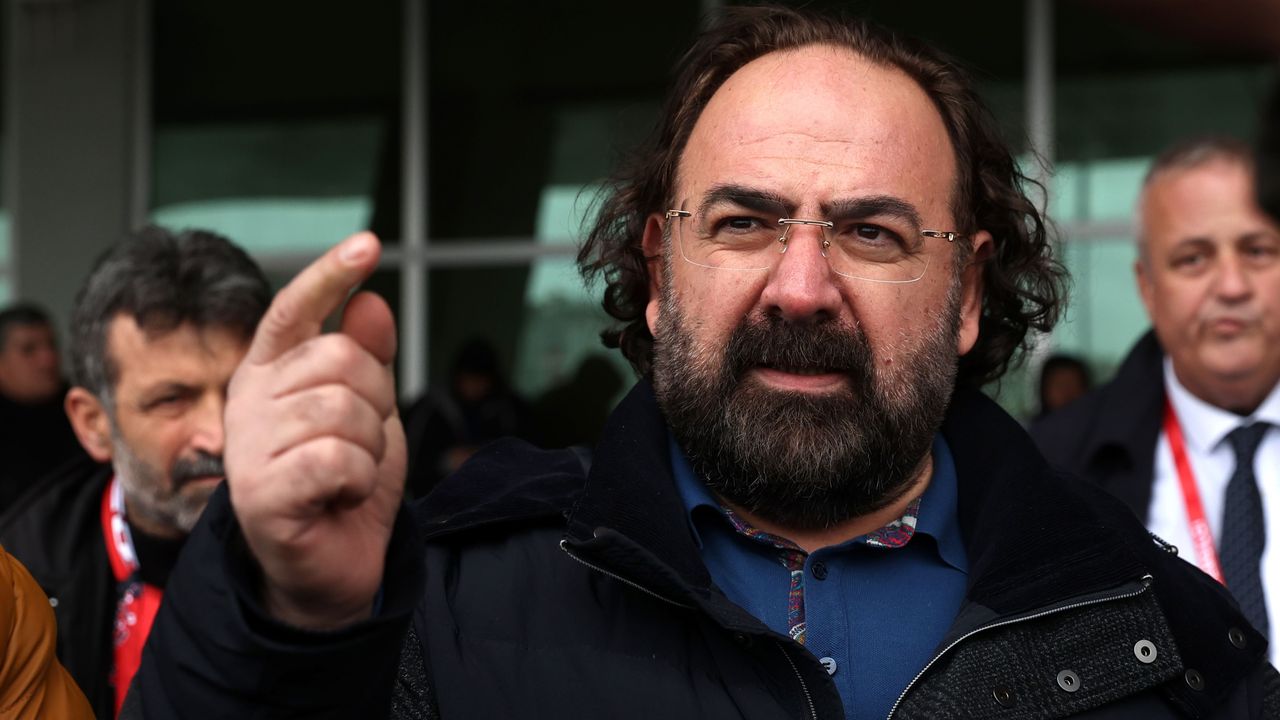 Sivasspor Asbaşkanı Kızılırmak: Rakip takımın hocasının yaptığı hareketler bir antrenöre yakışmıyor