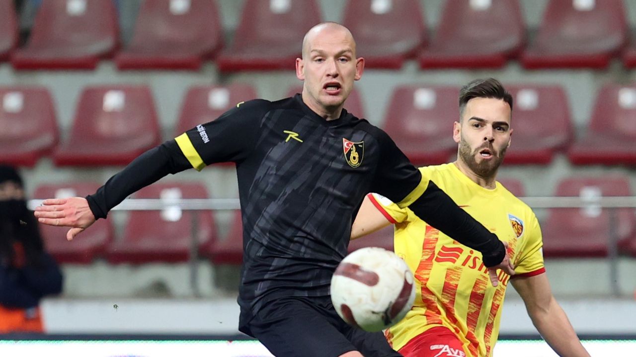 İlk yarı sonucu: Kayserispor 0 - İstanbulspor 0