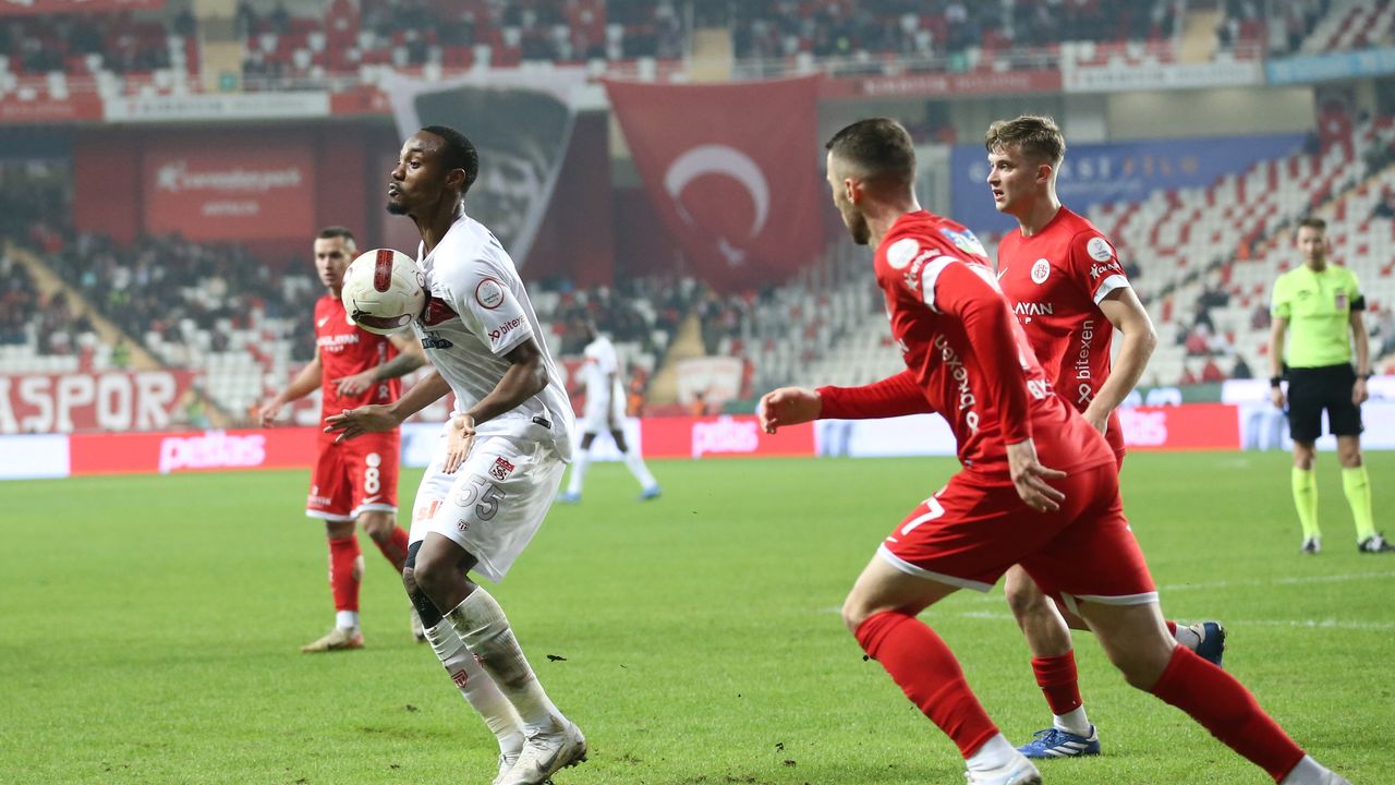 Antalyaspor evinde 3 puan aldı