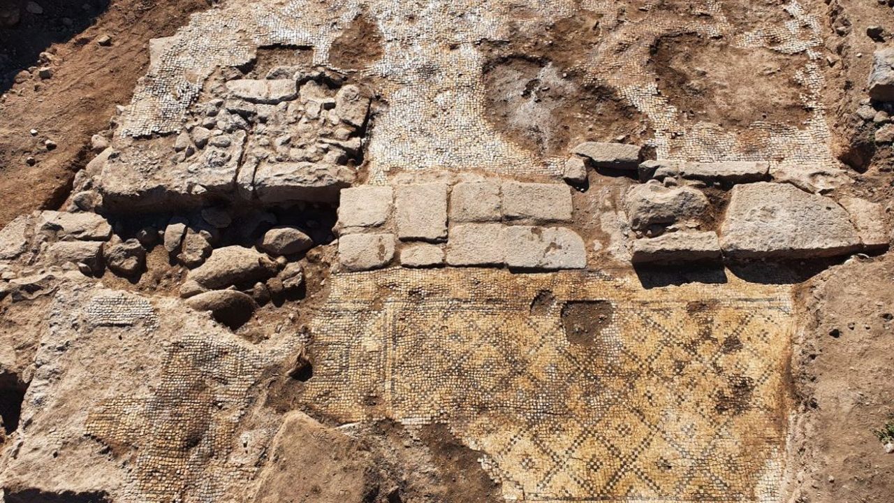 İsrail'de yapılan kazılarda 1500 yıllık "Meryem'den Doğan Mesih" yazıtı bulundu