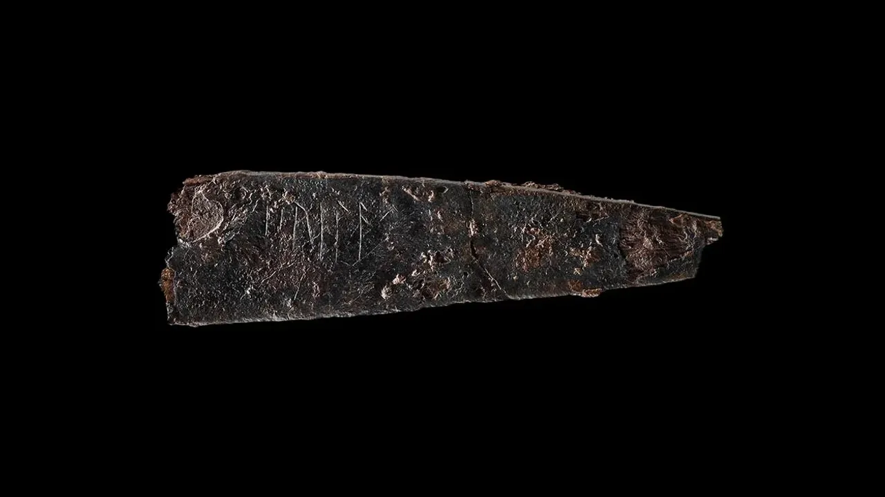 Danimarka'nın en eski runik yazıtı, bıçak bıçağında keşfedildi