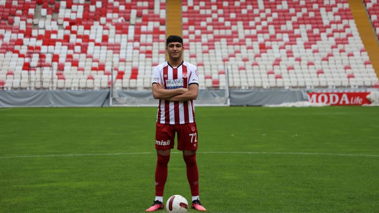 Sivassporlu Yunus Emre Konak Brentford'a transfer oldu