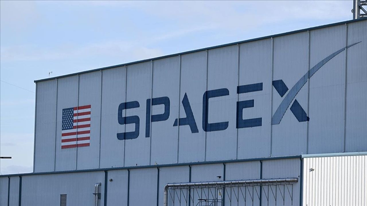 SpaceX'ten yapılan açıklamada, yarına ertelenen Ax-3 misyonunun, son kontrollerinin tamamlanacağı bildirildi