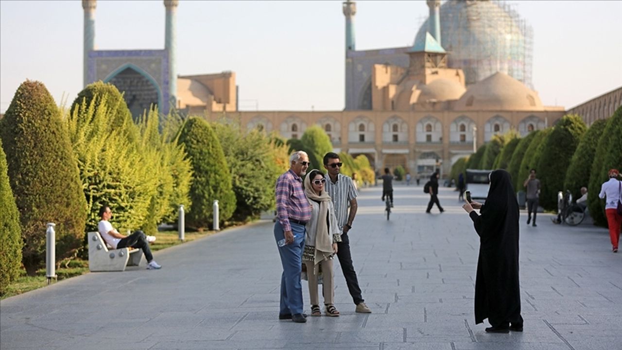 İran turizm amacıyla 28 ülkenin vatandaşlarına vizeyi tek taraflı kaldırdı
