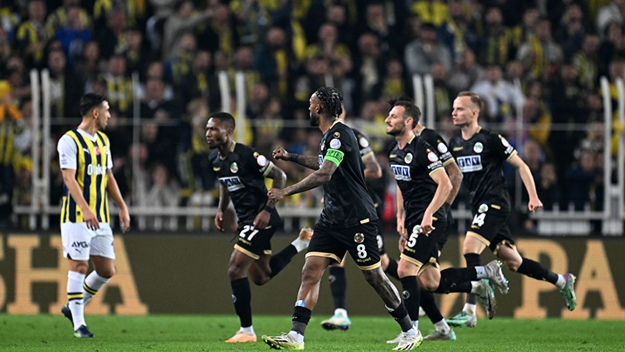 Fenerbahçe, Alanyaspor ile berabere kalarak liderliği kaptırdı