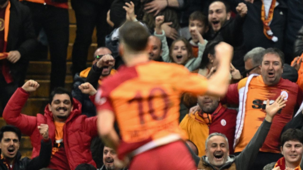 Galatasaray ilk yarıda bulduğu gollerle Başakşehir'i yendi